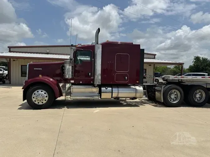 2023 KENWORTH W900L
