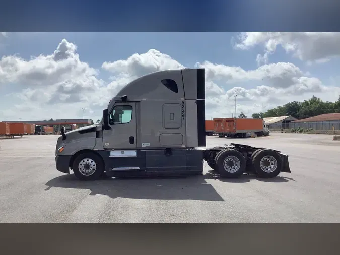2022 Freightliner Cascadia 126