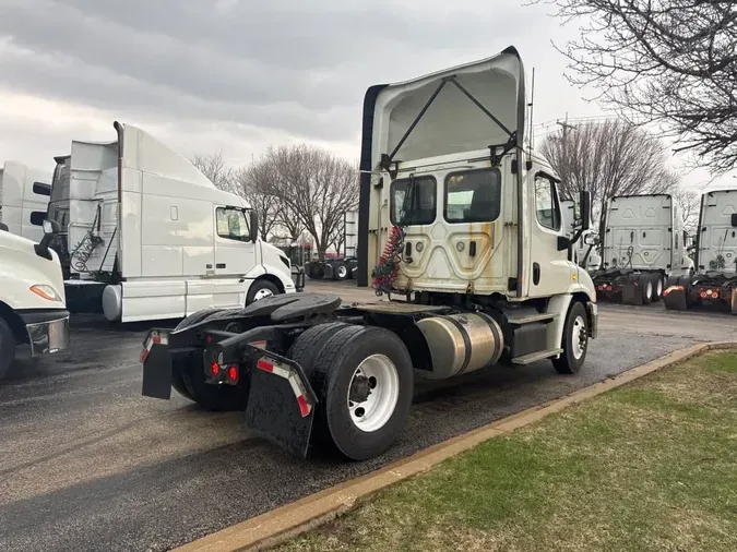 2018 FREIGHTLINER/MERCEDES CASCADIA 113