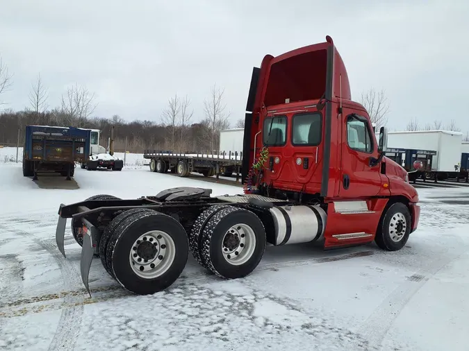 2013 FREIGHTLINER/MERCEDES CASCADIA 125