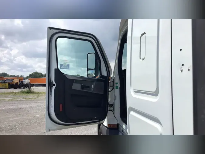 2021 Freightliner Cascadia 126