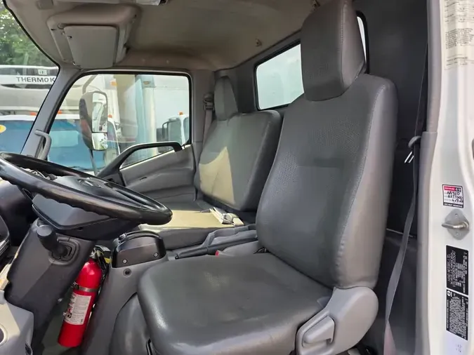 2018 HINO HINO 195