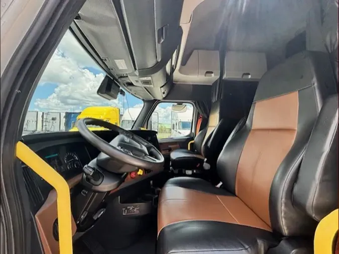 2021 Freightliner Cascadia 126