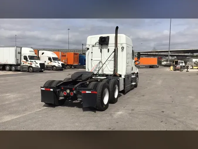 2021 Freightliner Cascadia 126