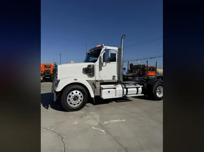 2022 Freightliner CORONADO