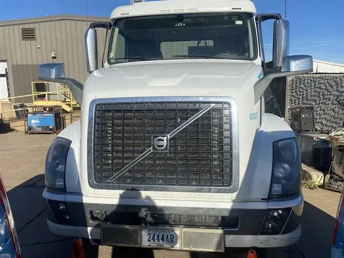 2018 VOLVO VNL300