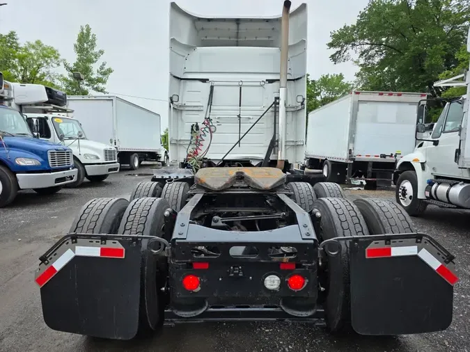 2019 VOLVO VNR64T-640