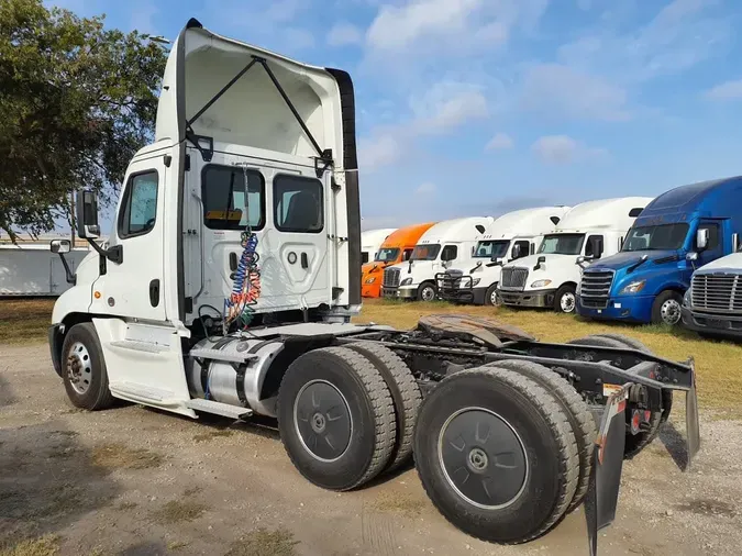 2020 FREIGHTLINER/MERCEDES CASCADIA 125