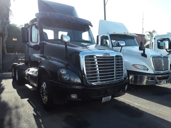 2018 FREIGHTLINER/MERCEDES CASCADIA 125549b1b42b8df93592c687305ee89c4ac