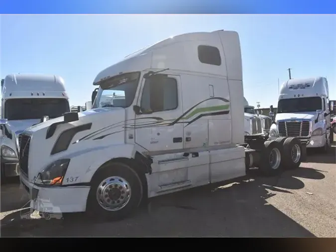 2012 VOLVO VNL64T670