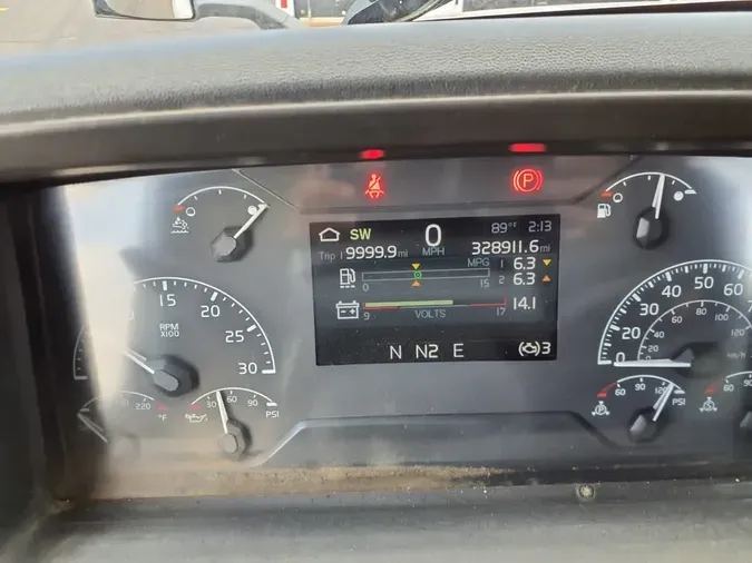 2019 VOLVO VNL64T-300