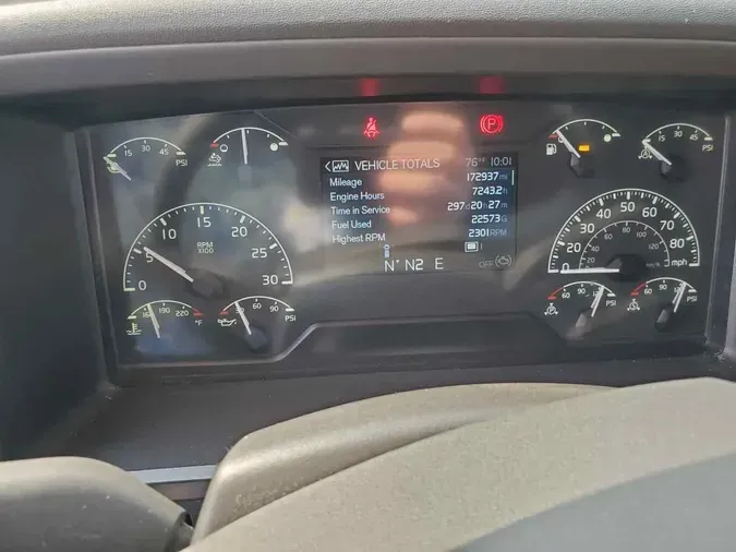 2022 VOLVO VNL64T740