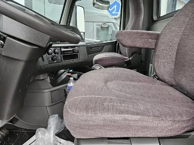 2020 VOLVO VNL64T300