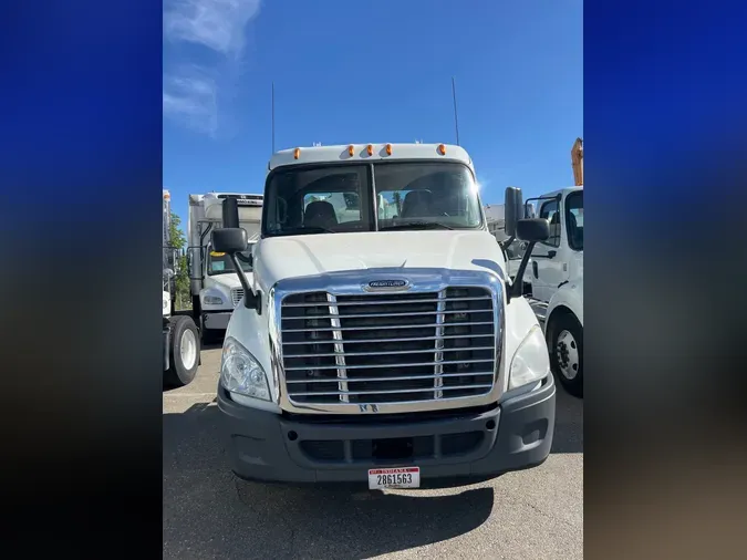 2015 FREIGHTLINER/MERCEDES CASCADIA 113