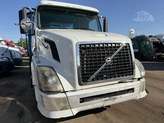 2007 VOLVO VNL64T300
