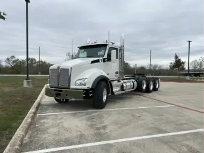 2026 Kenworth T880