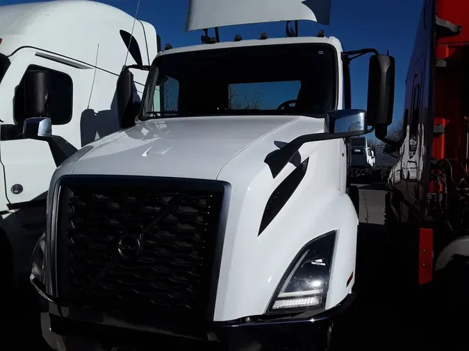 2019 VOLVO VNL64T-300