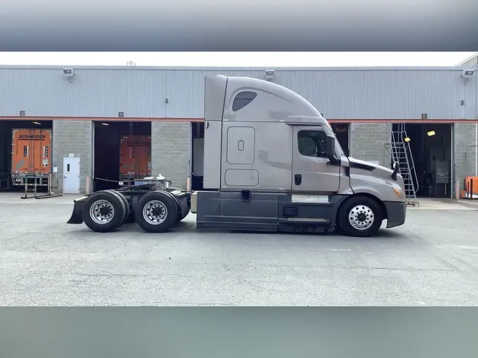 2021 Freightliner Cascadia 126