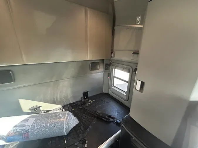 2022 Kenworth T68054b6dcef83305521fc1199fee75be6e9