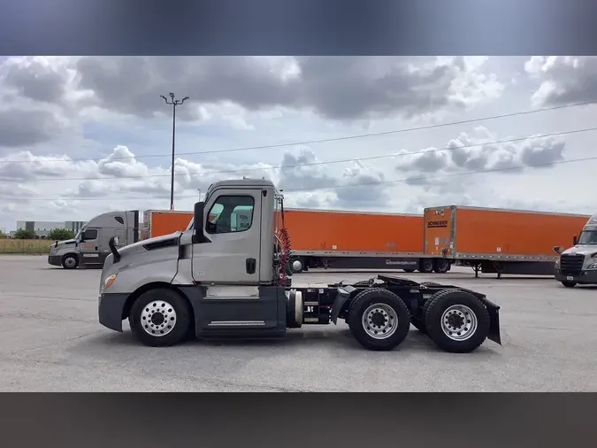 2020 Freightliner Cascadia 12654bade0f040964cdfc7e10cb93e5de76