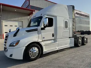 2024 Freightliner Cascadia&reg; Sleeper Cab 126" BBC 72" RR