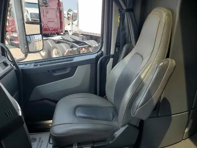 2023 VOLVO VNL64T860