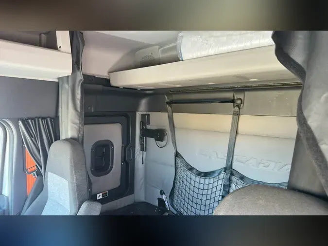 2021 Freightliner Cascadia 126