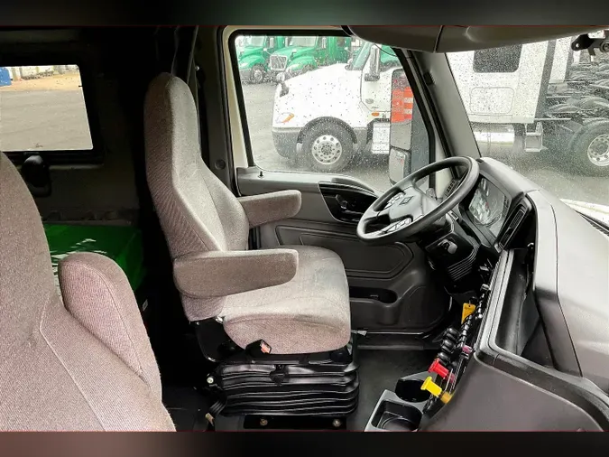 2022 INT LT625 6x4