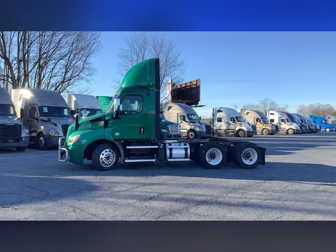 2020 Freightliner Cascadia 126