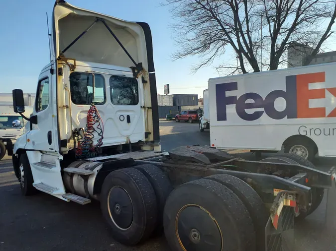 2019 FREIGHTLINER/MERCEDES CASCADIA 125