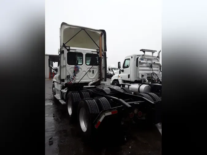 2018 FREIGHTLINER/MERCEDES CASCADIA 125