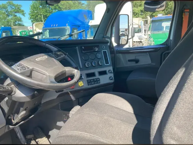 2019 FREIGHTLINER NEW CASCADIA 126