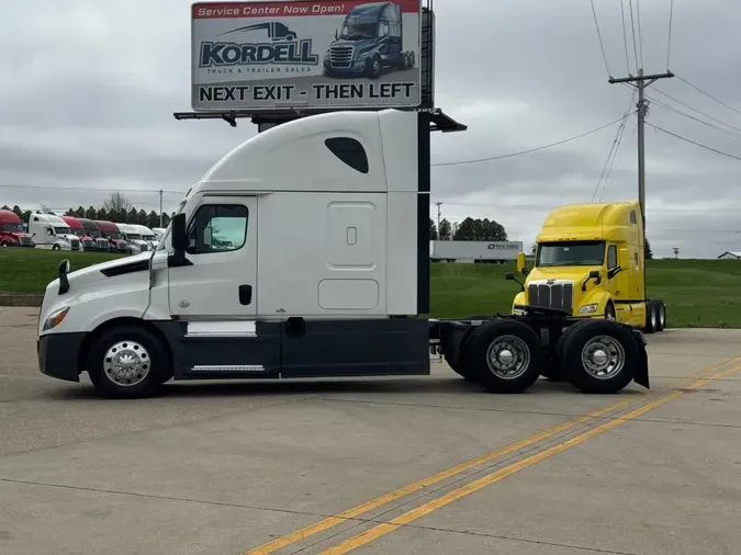 2022 FREIGHTLINER Cascadia 12654c8b04a945eee706ee2c3a477e2586c