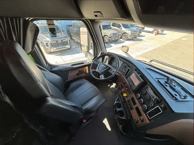 2023 Freightliner Cascadia 116