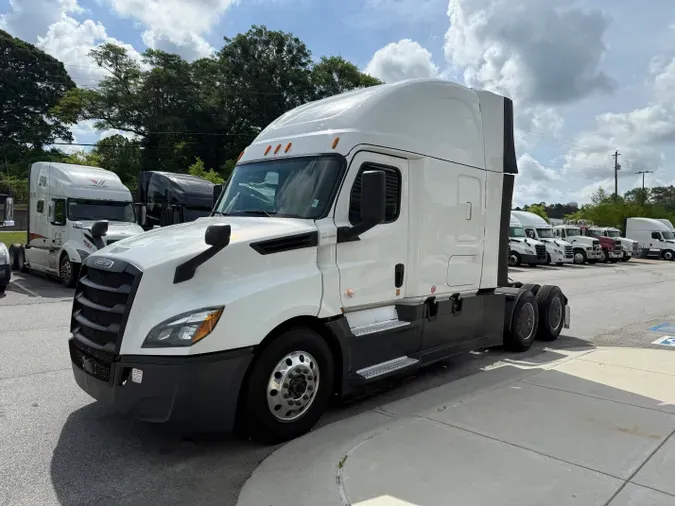 2020 Freightliner Cascadia 126