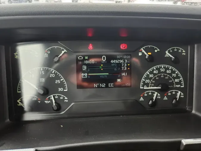 2022 VOLVO VNL64T760