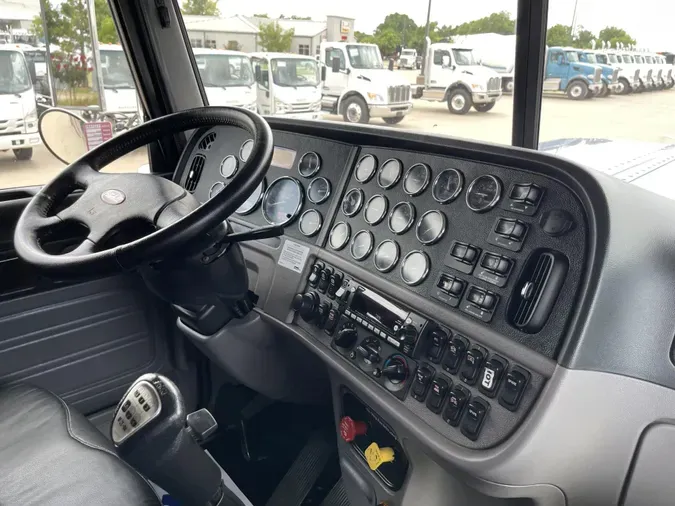 2022 Peterbilt 389