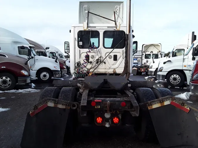 2015 FREIGHTLINER/MERCEDES CASCADIA 113