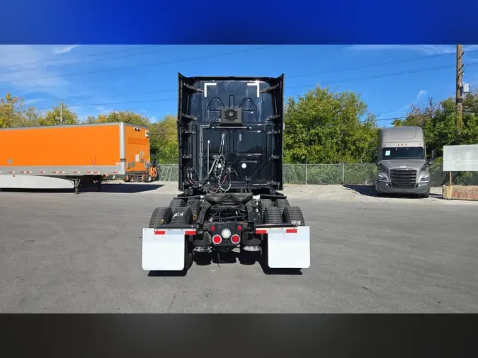 2021 Freightliner Cascadia 126