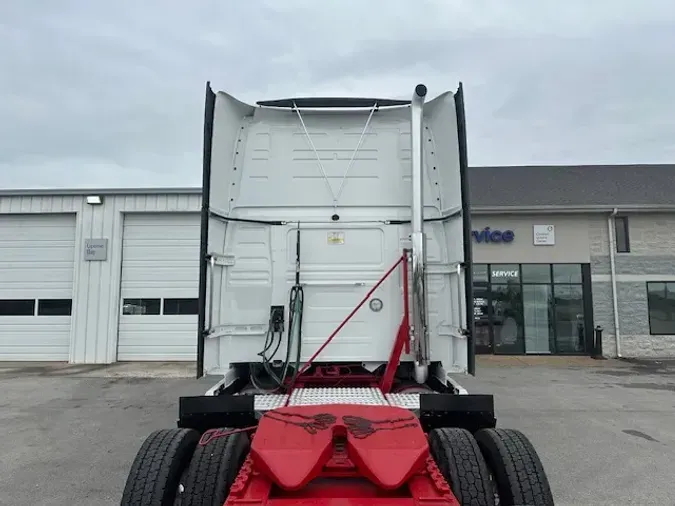 2020 VOLVO VNL64T860