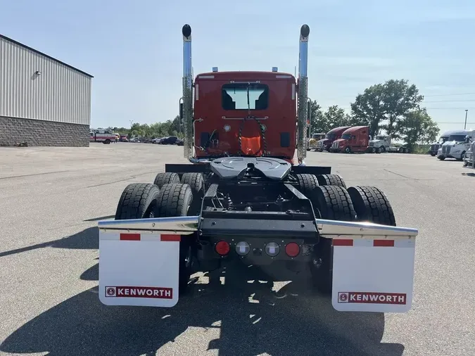 2025 Kenworth T880