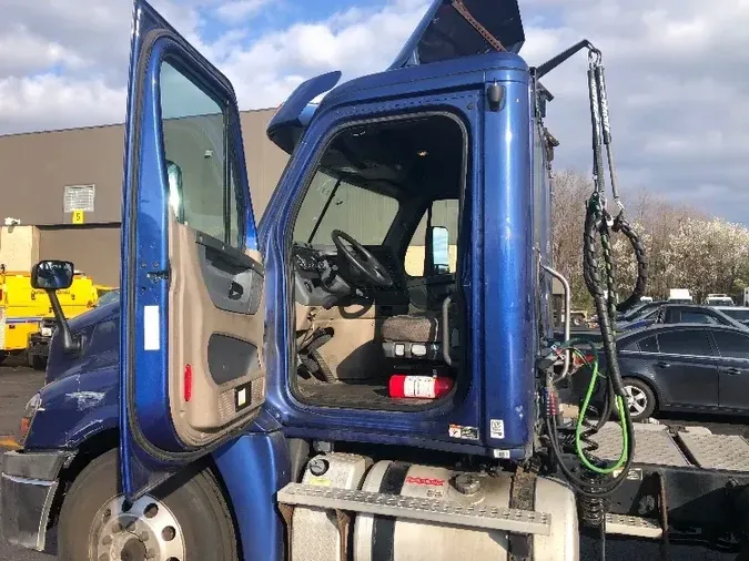 2017 Freightliner X12564ST