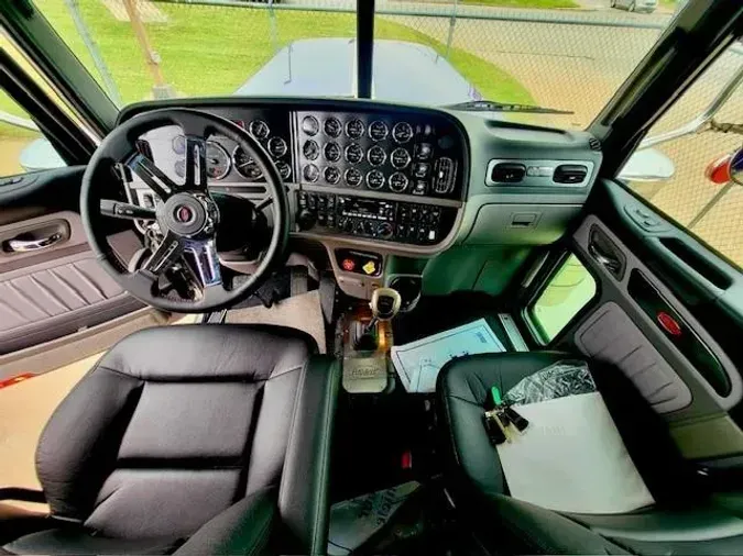 2022 Peterbilt 389