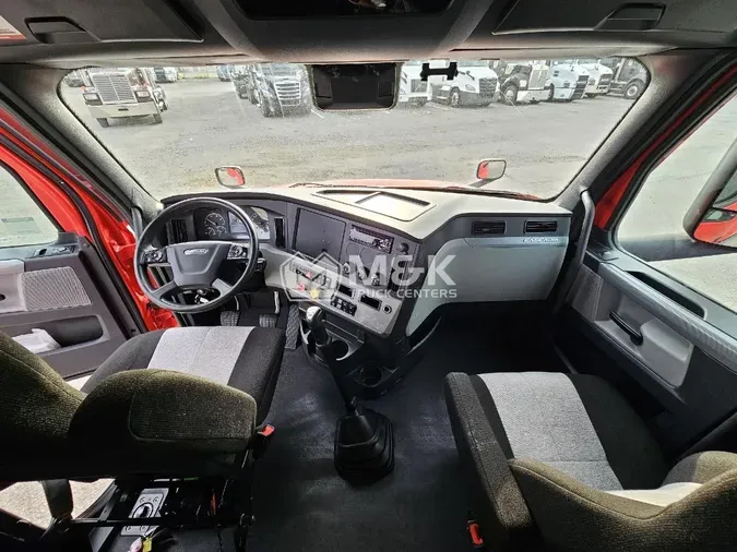 2021 FREIGHTLINER Cascadia 126