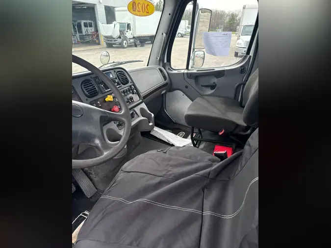 2022 FREIGHTLINER/MERCEDES M2 106