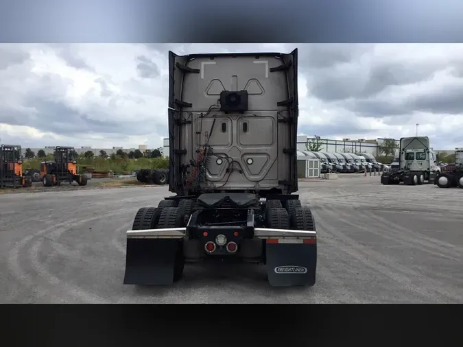 2022 Freightliner Cascadia 12654e71706f458a1fc60283bb4bb7b759d