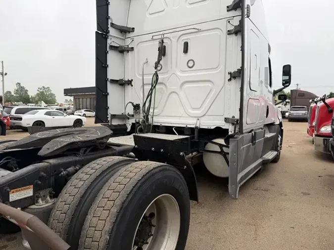 2019 FREIGHTLINER CASCADIA 126