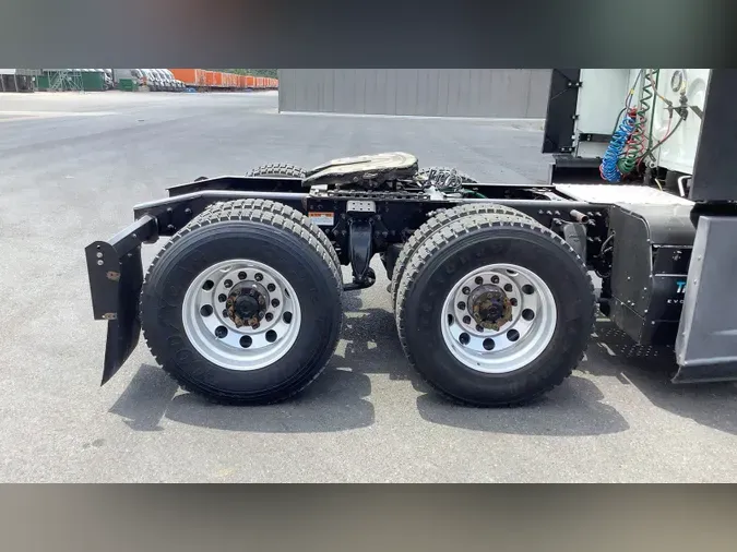 2020 Freightliner Cascadia 126