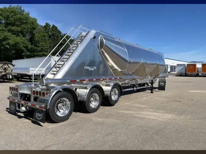 2025 Mac Trailers Tank