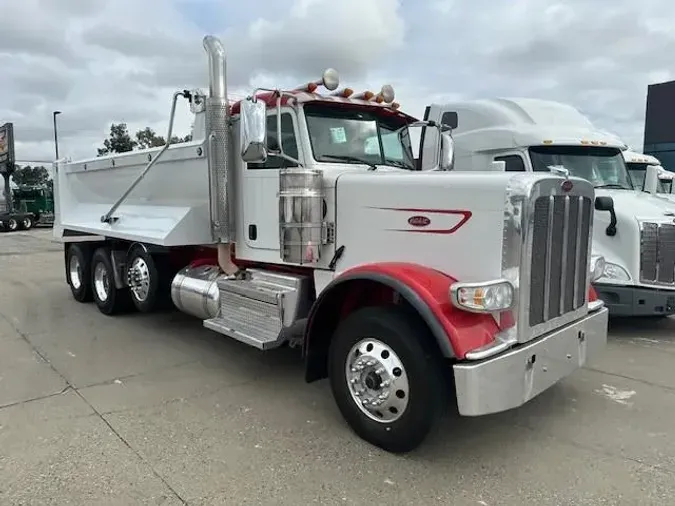 2023 Peterbilt 389